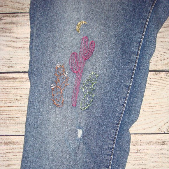 Rock & Roll Cowgirl Embroidered Boyfriend Jeans 31 - Picture 2 of 10